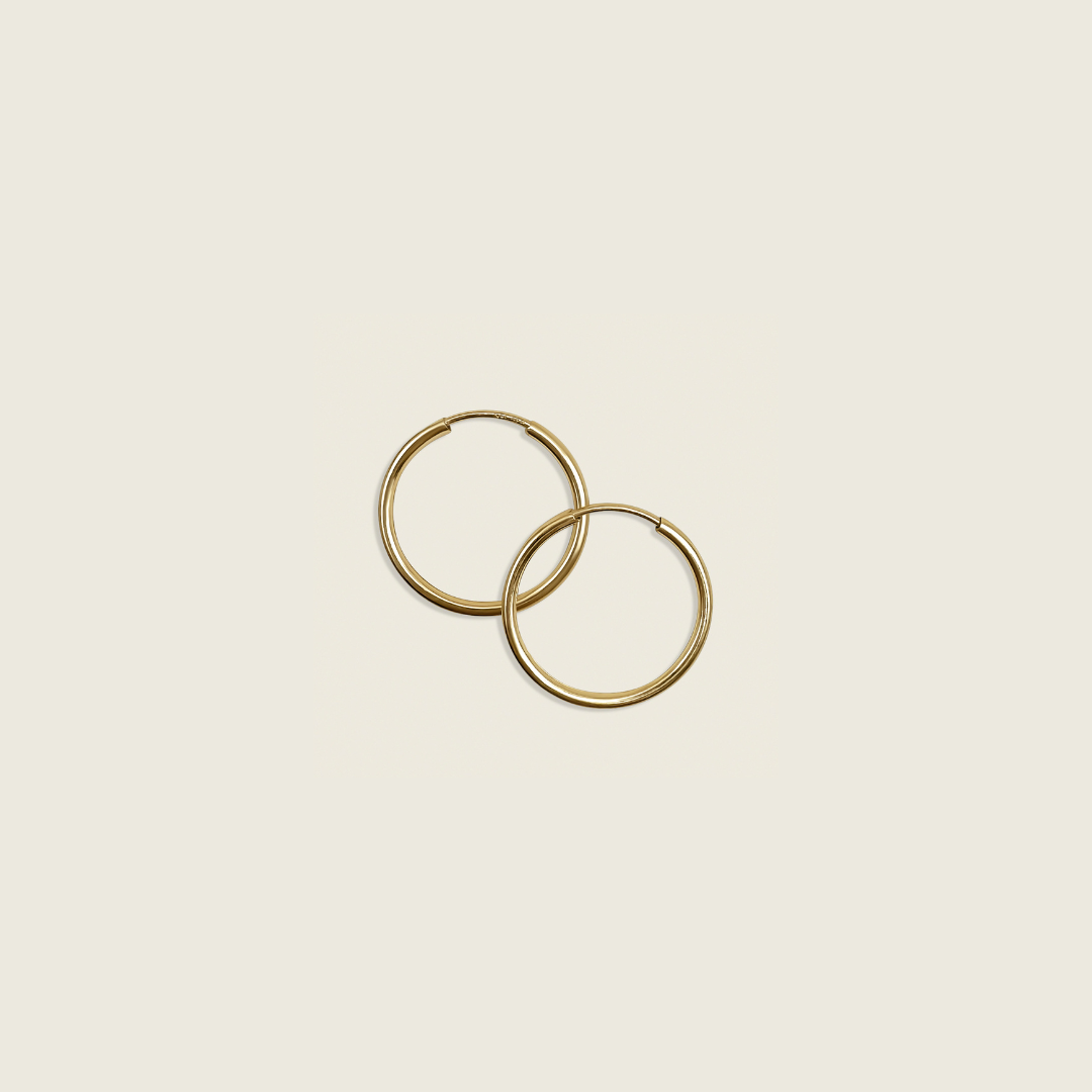 Live In Hoops – 14K Gold Filled: Lightweight, versatile hoop earrings designed for everyday wear. Perfect for adding effortless elegance to any outfit while ensuring all-day comfort.