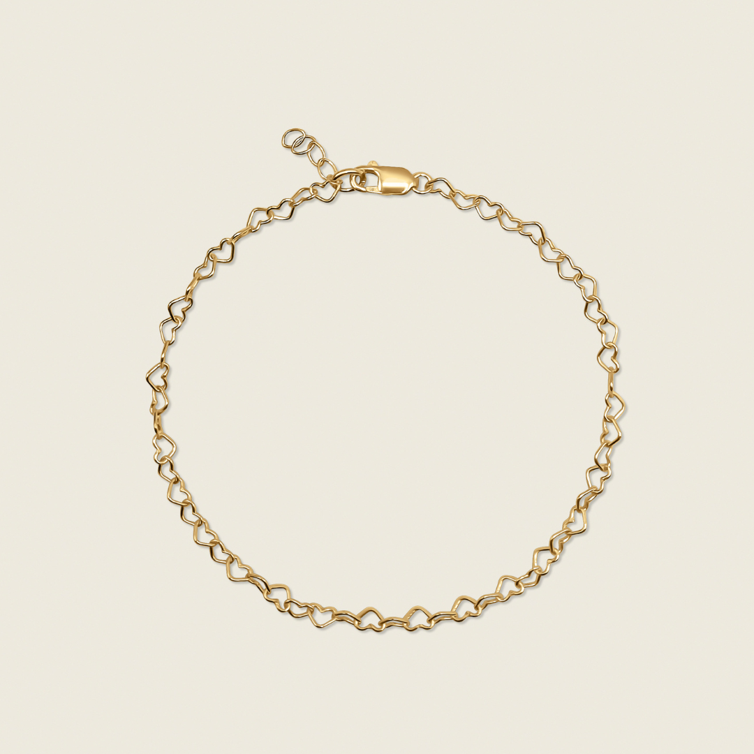 Dainty and minimal heartstring bracelet in 14k gold filled