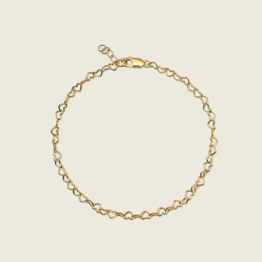 Dainty and minimal heartstring bracelet in 14k gold filled
