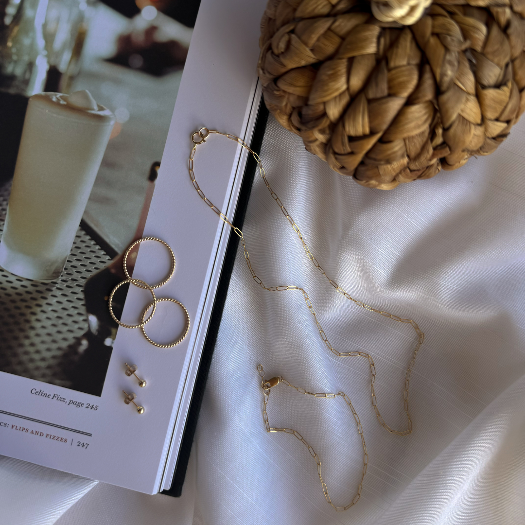 Paperclip Necklace – a minimalist, water-resistant, fade-proof accessory with a trendy paperclip chain design. Perfect for adding timeless elegance to your everyday style.