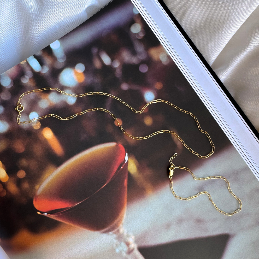 Paperclip Bracelet – a minimal, water-resistant, fade-proof accessory featuring a trendy paperclip chain design. Perfect for effortless, everyday style that lasts.