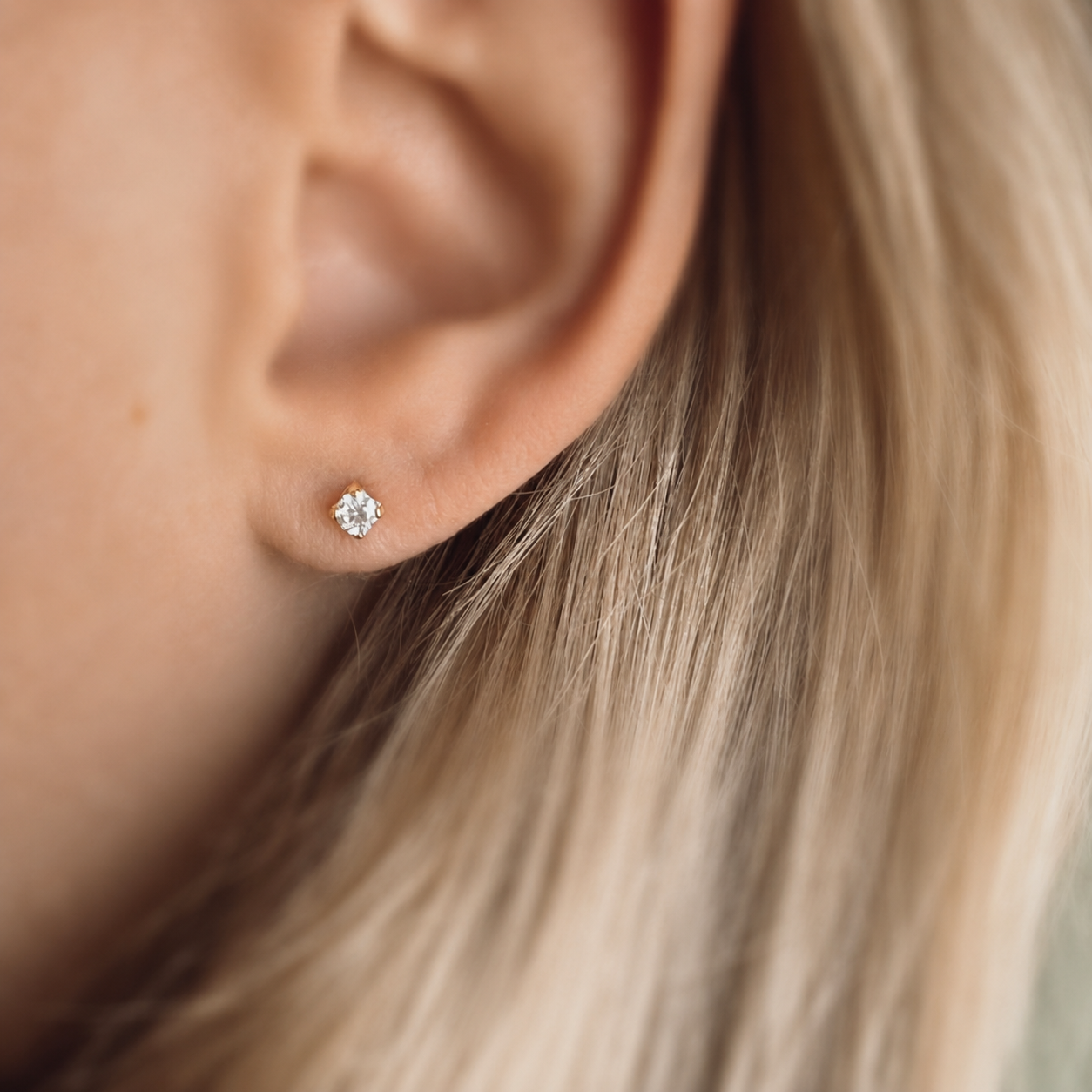 Lumi Stud Earrings