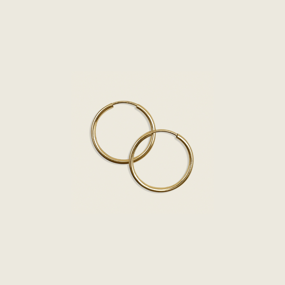 Live In Hoops – 14K Gold Filled: Lightweight, versatile hoop earrings designed for everyday wear. Perfect for adding effortless elegance to any outfit while ensuring all-day comfort.