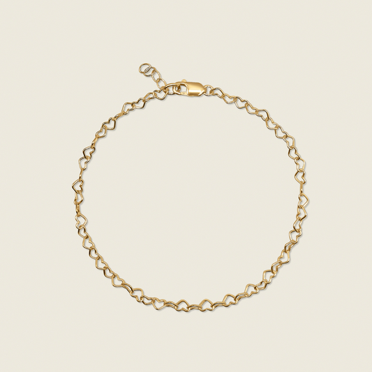 Dainty and minimal heartstring bracelet in 14k gold filled 